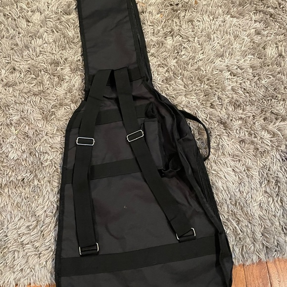 Guitar Case - Picture 5 of 7